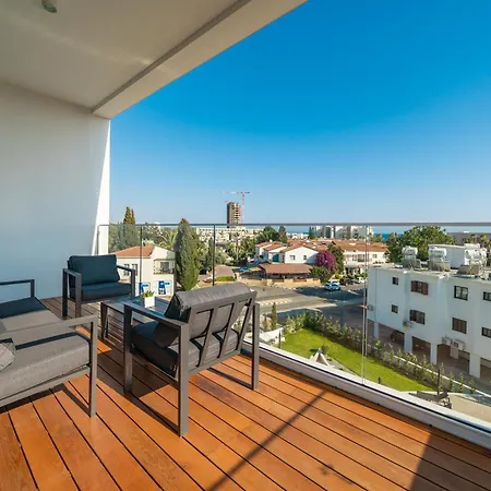 The Palmiers アパートホテル